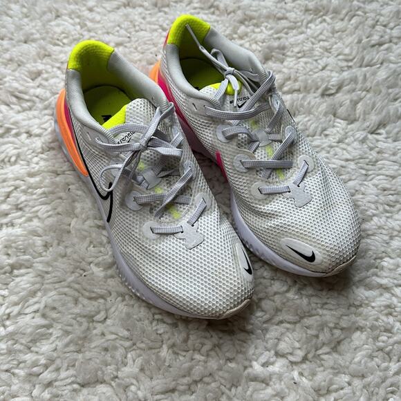 Nike Women's Renew Run Platinum Tint White Neon Size 10 Minor Wear Box Icluded - Picture 4 of 14